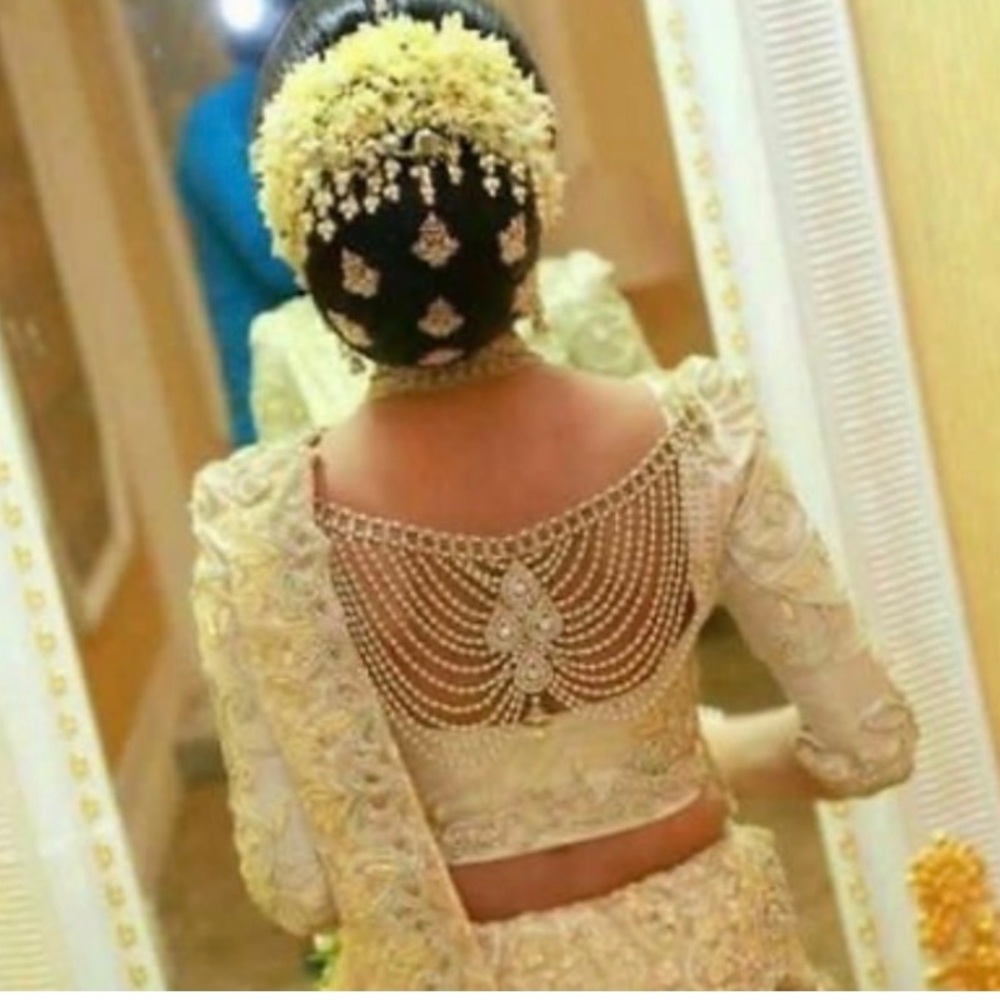 Blouse back accessory jewelry